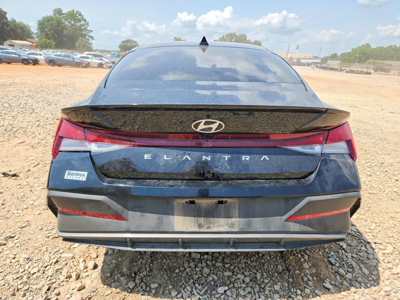 2025 Hyundai Elantra - Image 6