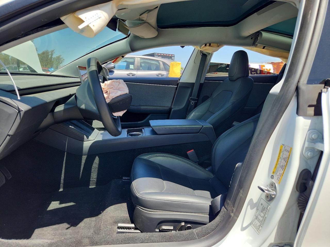 2025 Tesla Model 3 - Фото 7