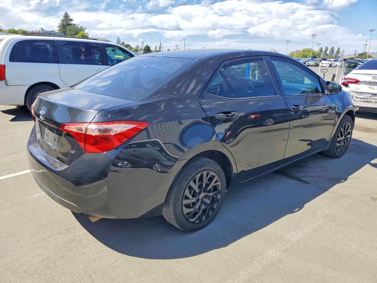 2019 Toyota Corolla Le - Фото 3