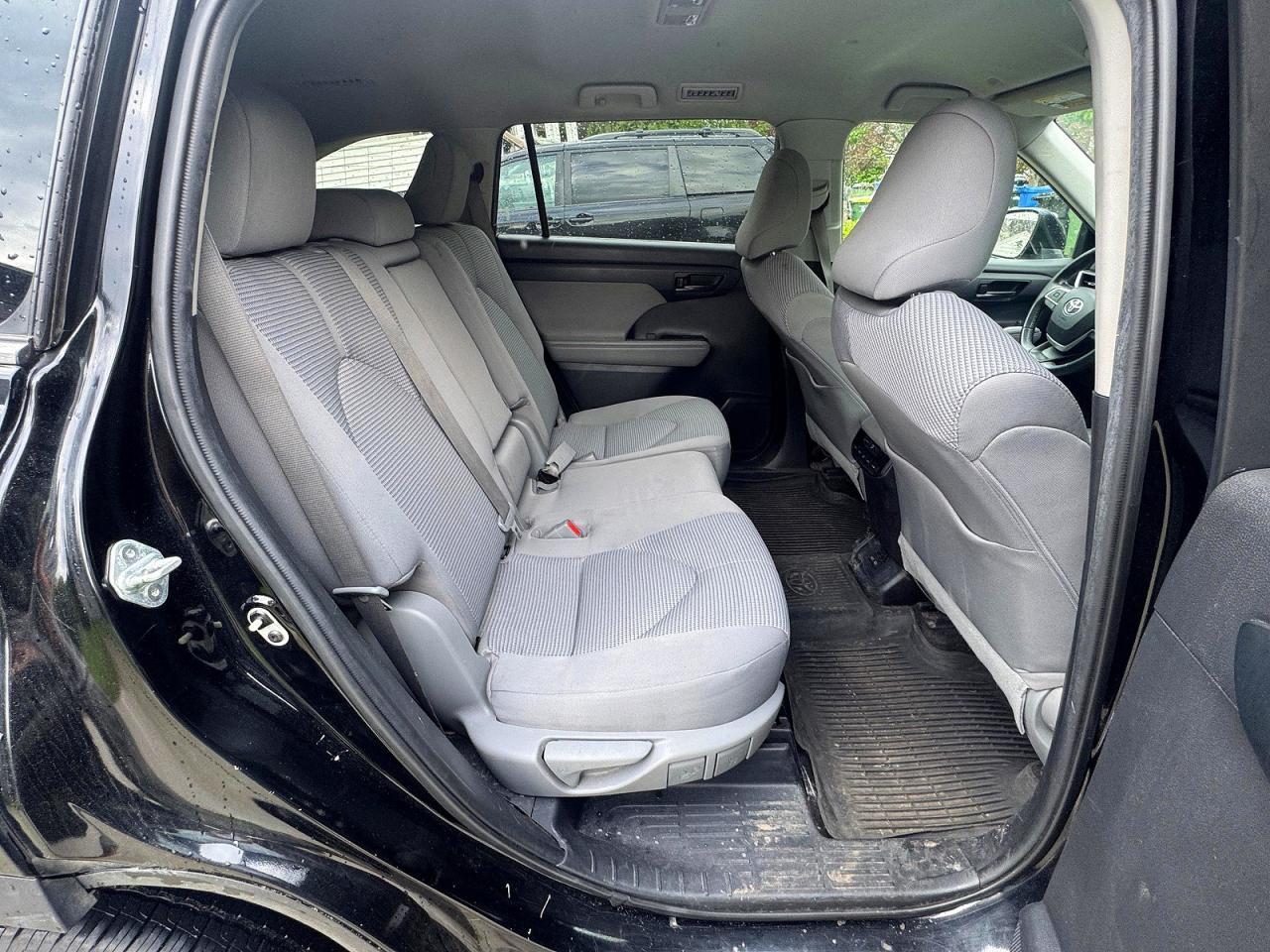 2022 Toyota Highlander Le - Image 6