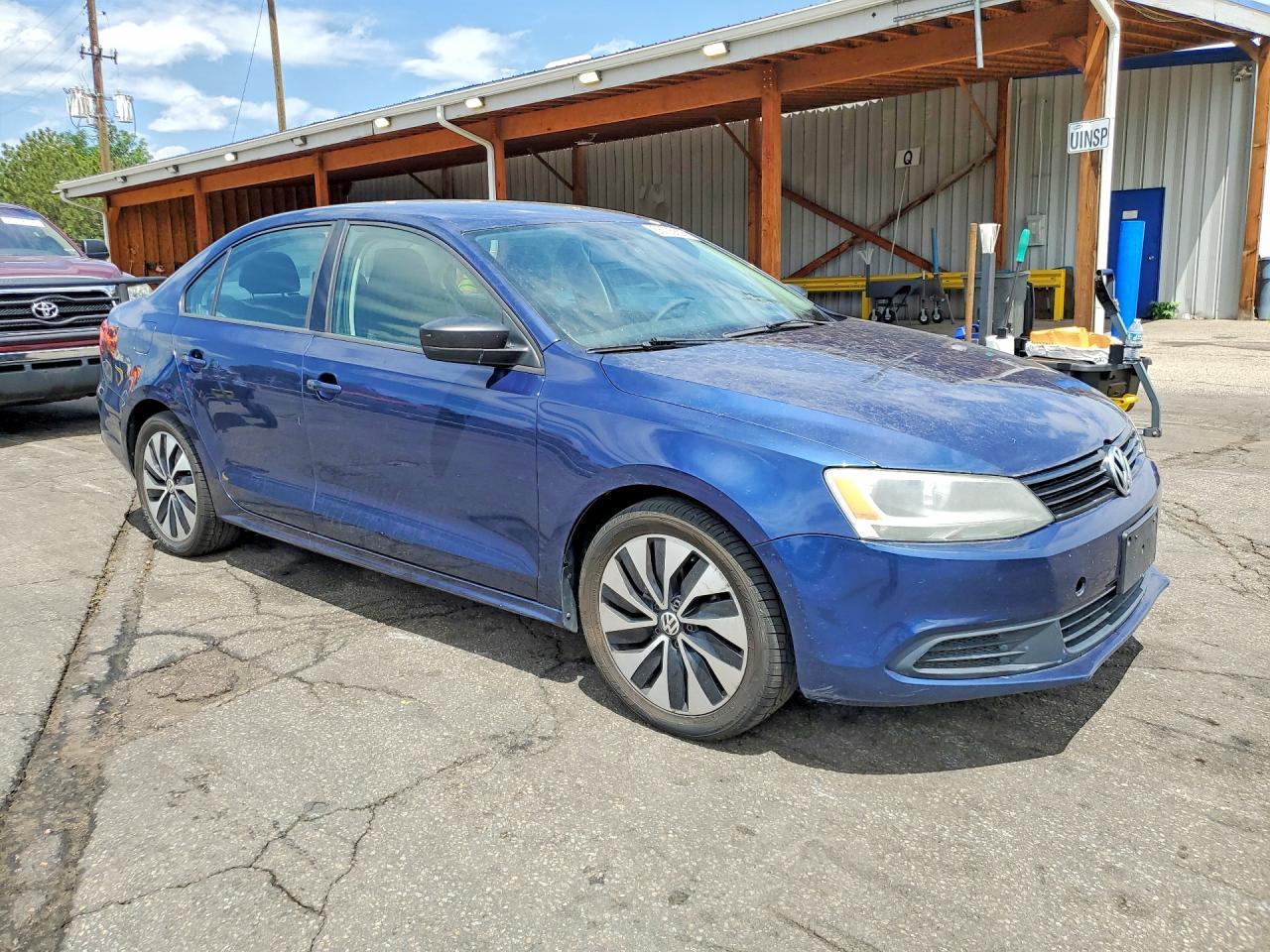 2014 Volkswagen Jetta Base - Image 4