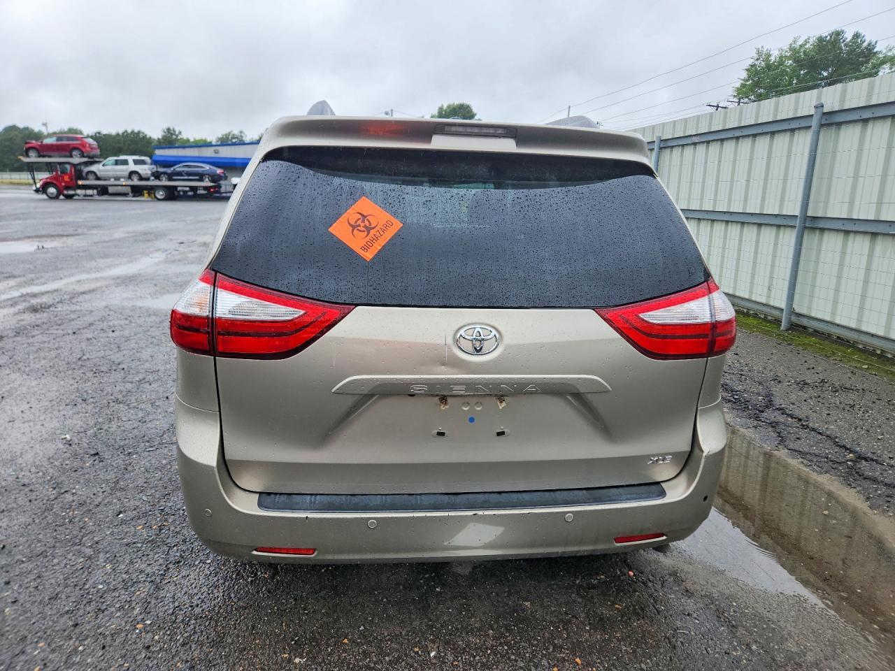 2015 Toyota Sienna Xle 8-Passenger - Image 6