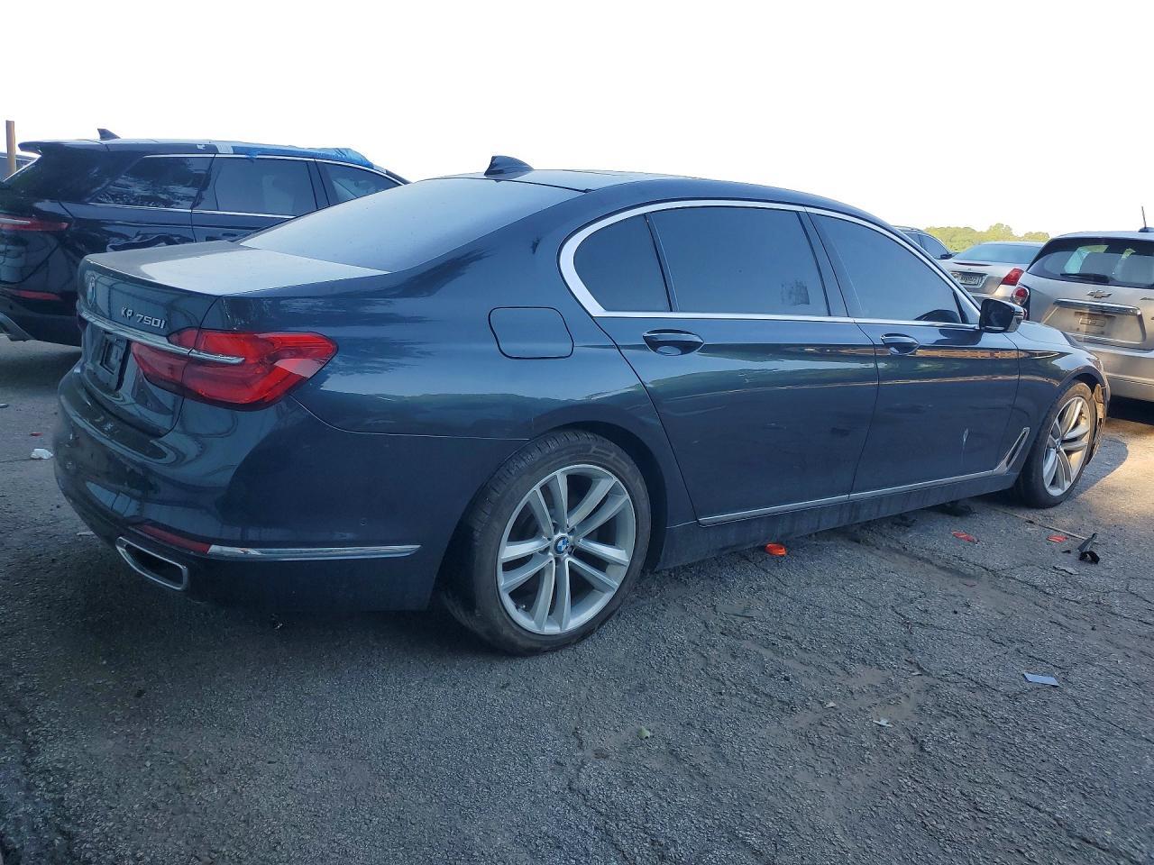 2016 BMW 750 I - Фото 3