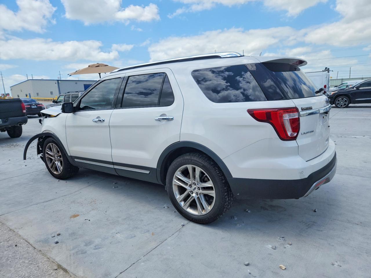 2016 Ford Explorer Limited - Image 2