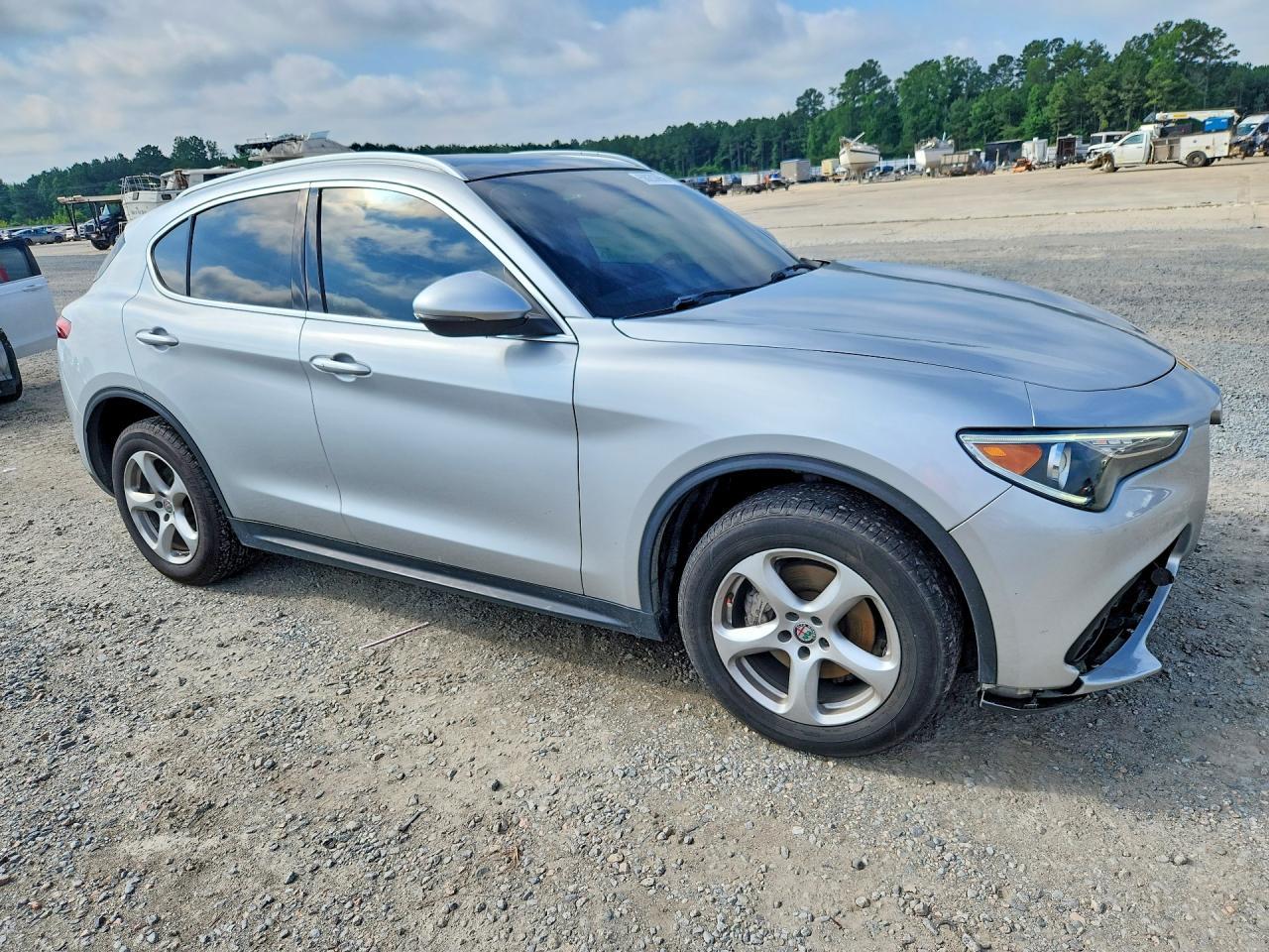 2018 Alfa Romeo Stelvio - Image 4