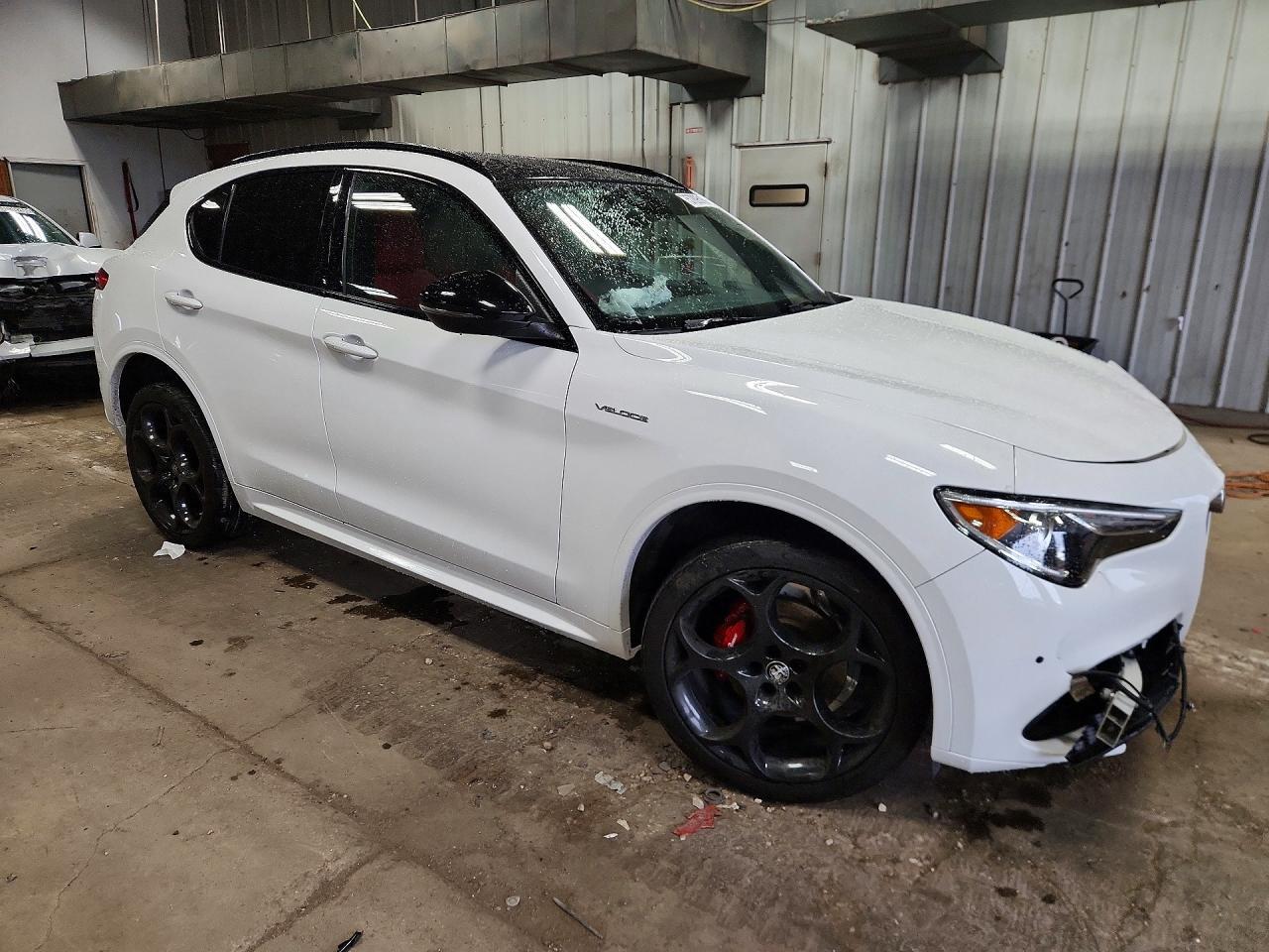 2022 Alfa Romeo Stelvio Ti - Image 4