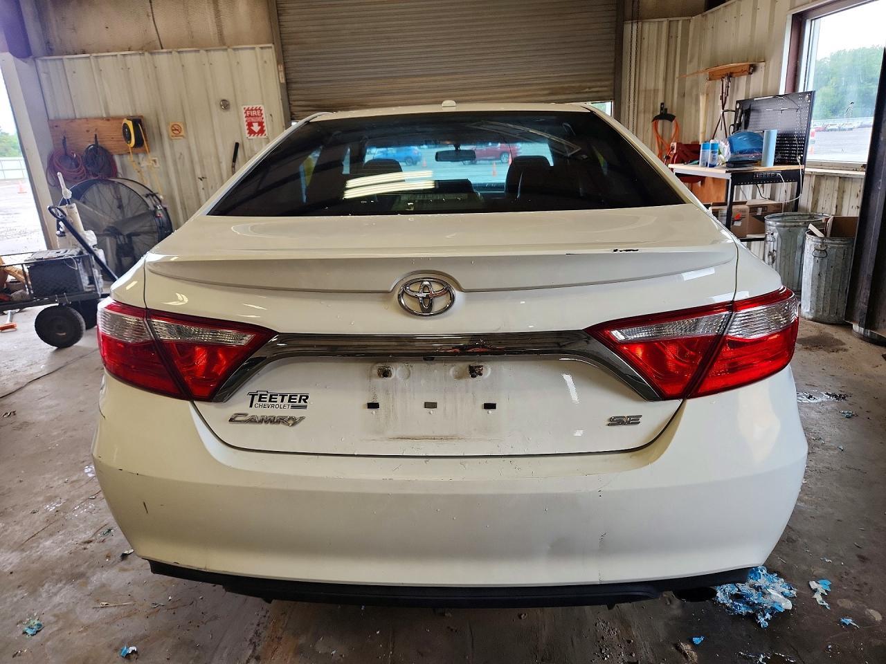 2016 Toyota Camry Se - Фото 6