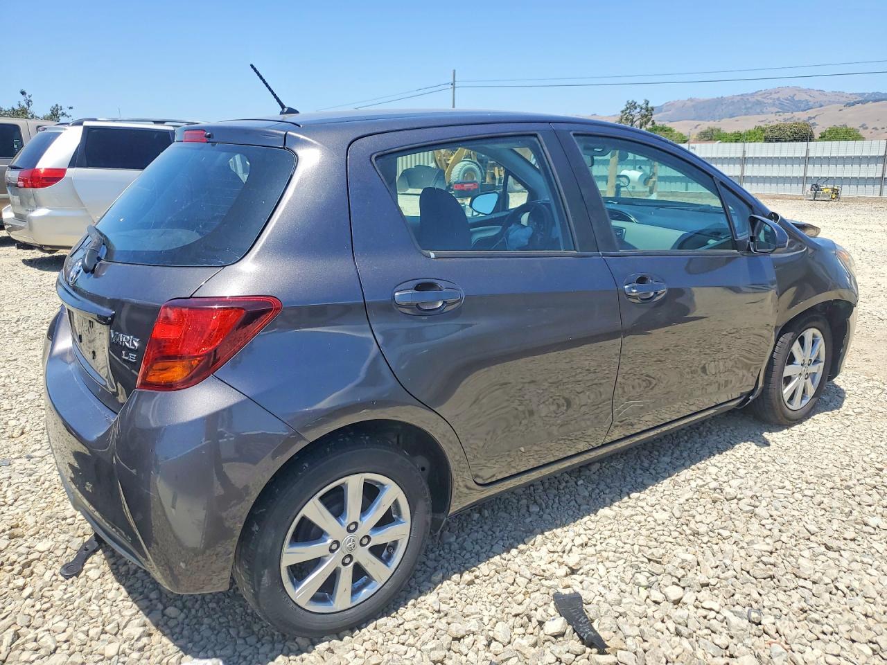 2015 Toyota Yaris 5-Door Le - Фото 3