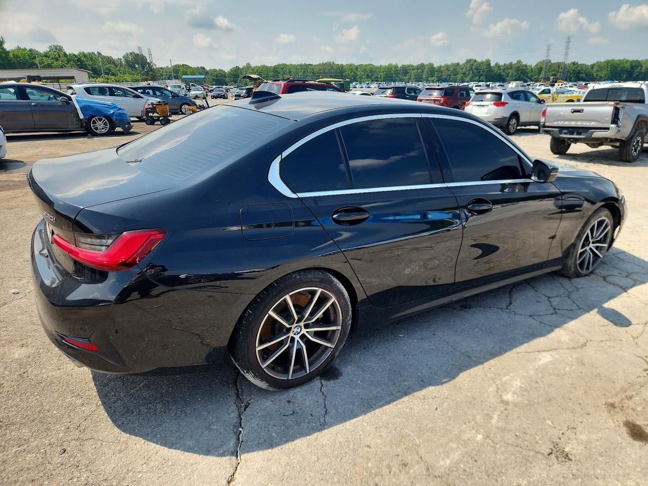 2021 BMW 330 - Image 3