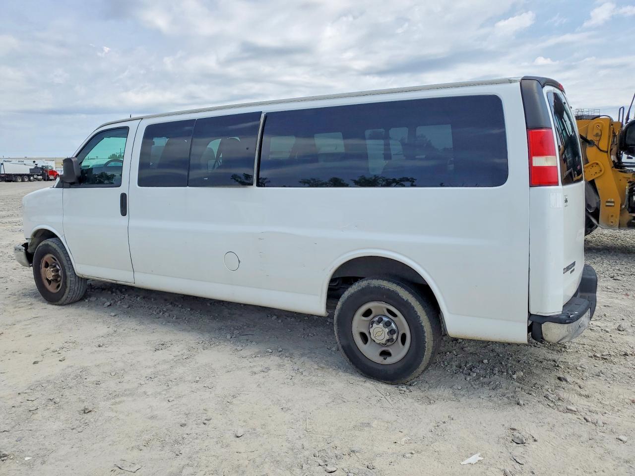 2013 Chevrolet Express G3500 Lt - Фото 2
