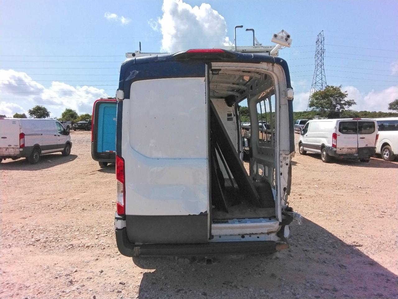 2022 Ford Transit 250 Utility / Service Van - Image 6