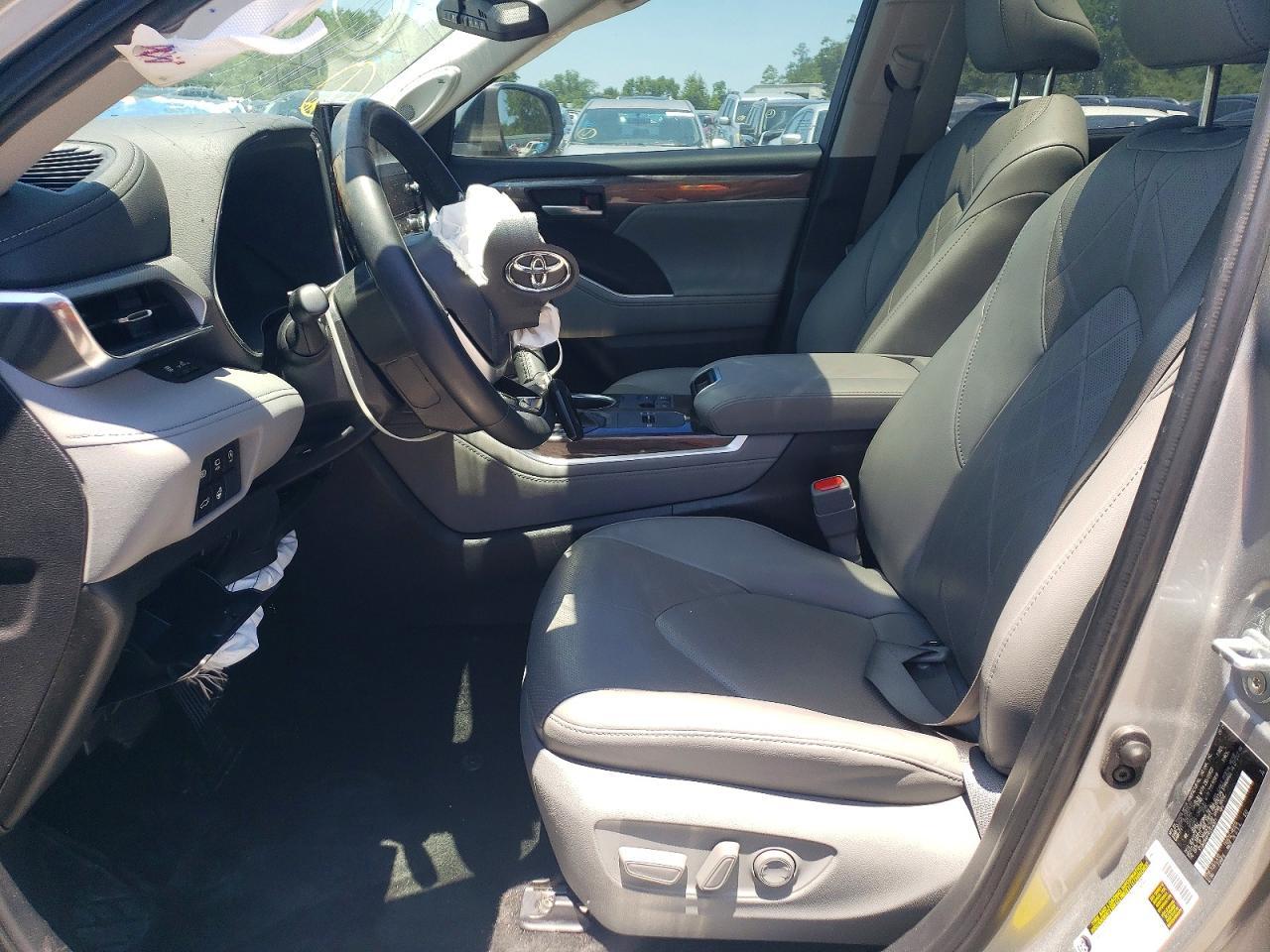 2024 Toyota Highlander Platinum - Image 7
