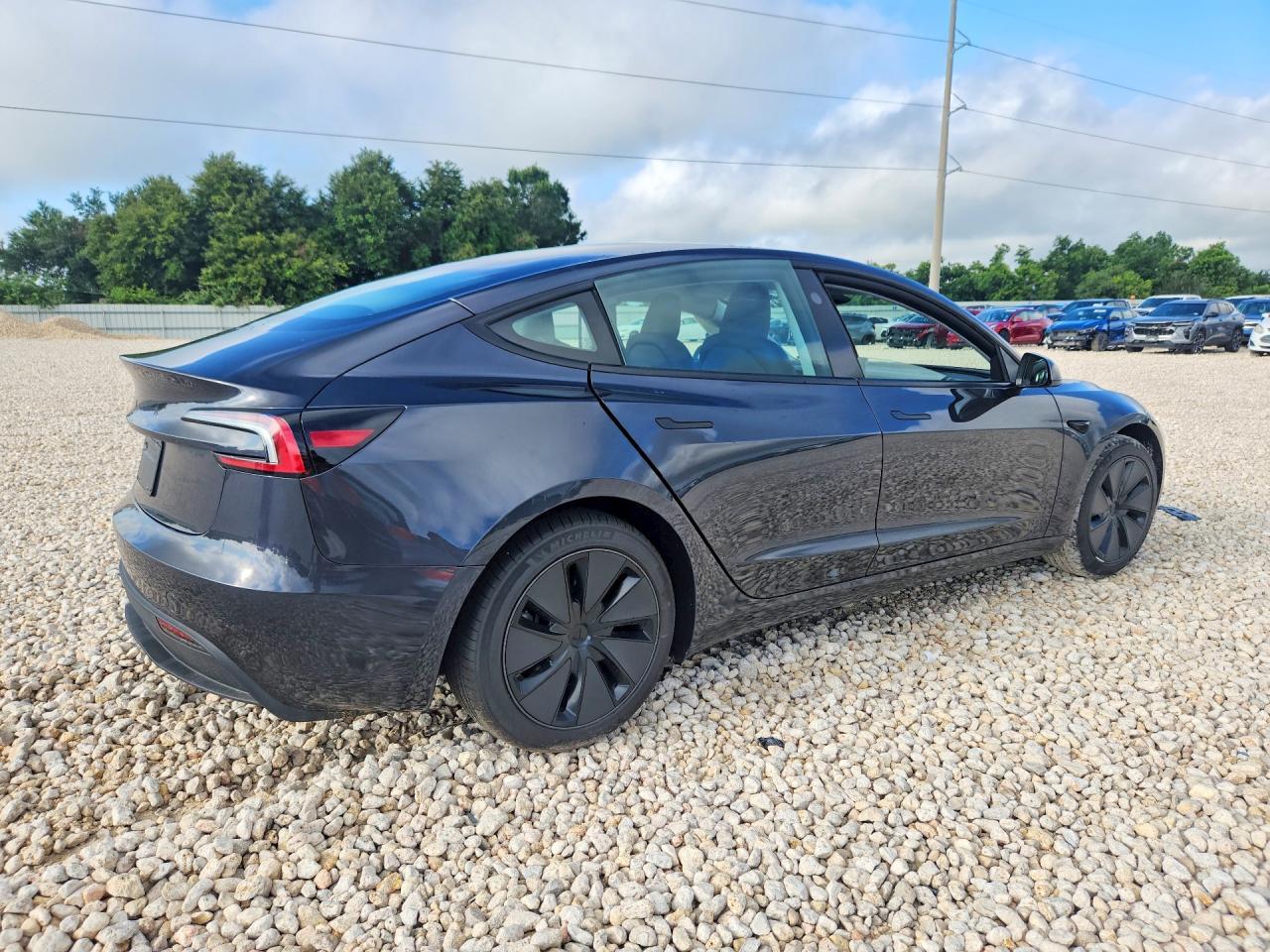 2026 Tesla Model 3 - Фото 3