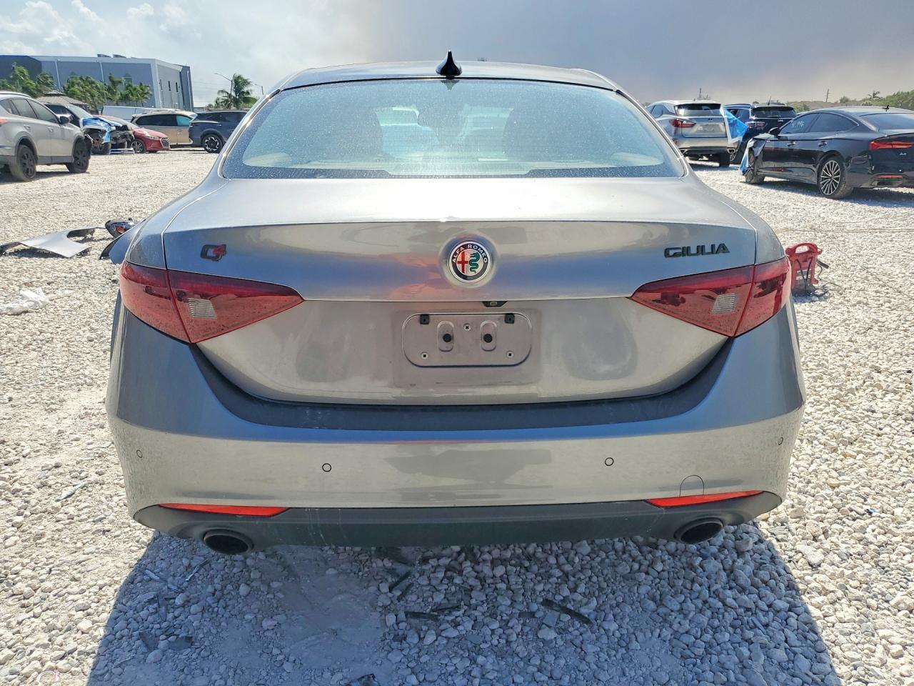 2019 Alfa Romeo Giulia - Image 6