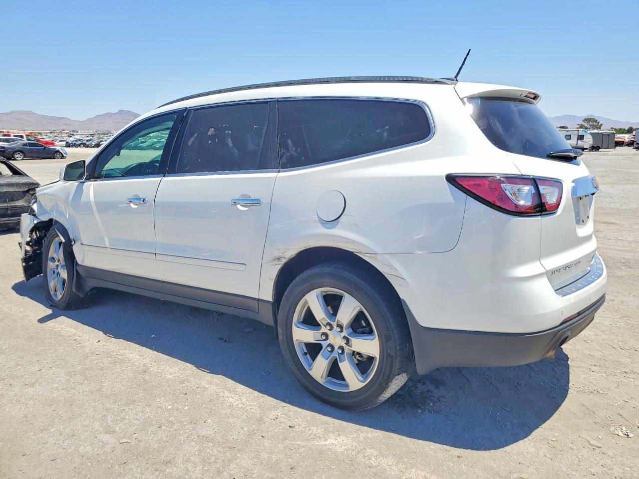 2017 Chevrolet Traverse Premier - Фото 2