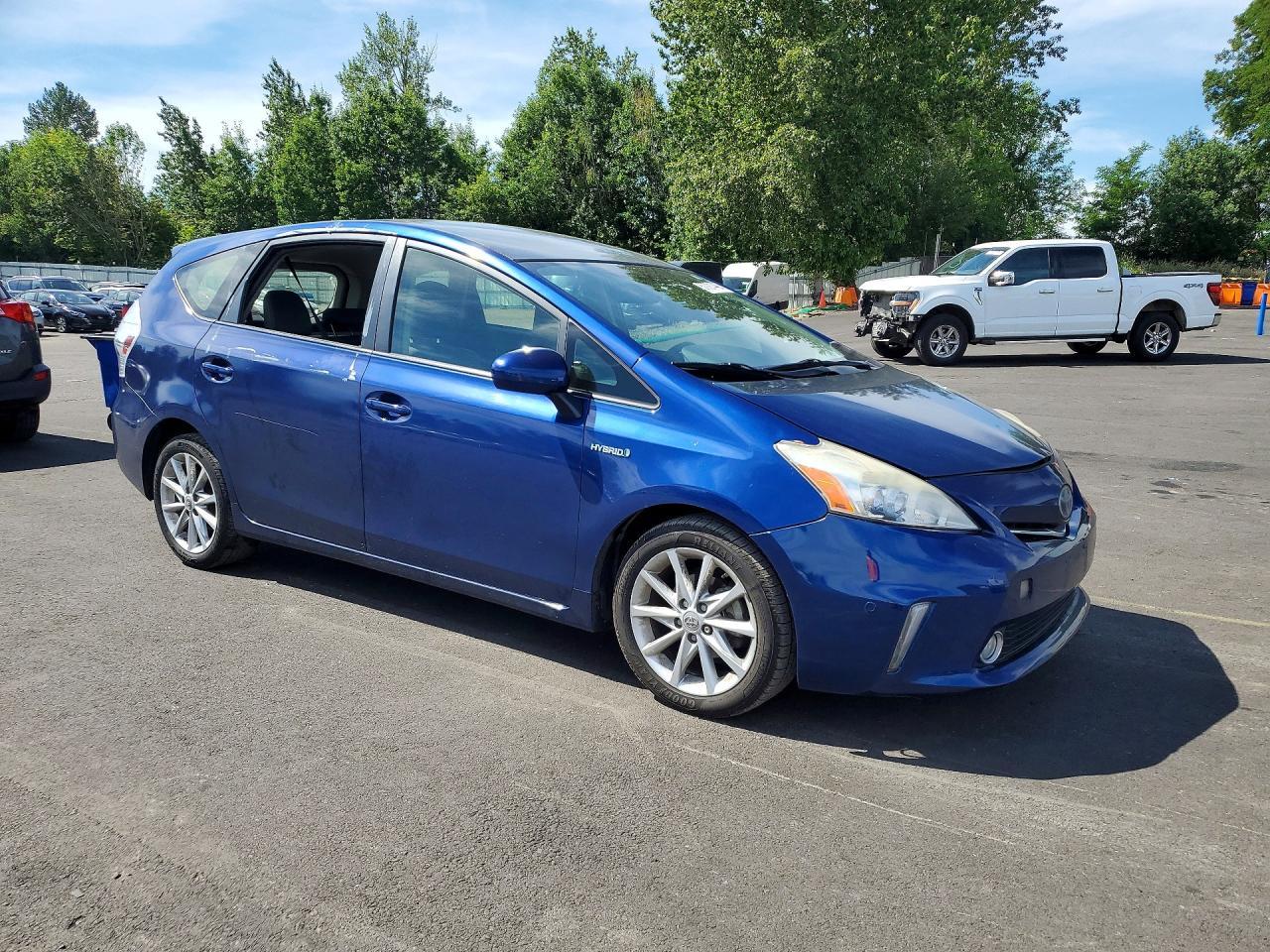 2012 Toyota Prius V Five - Image 4