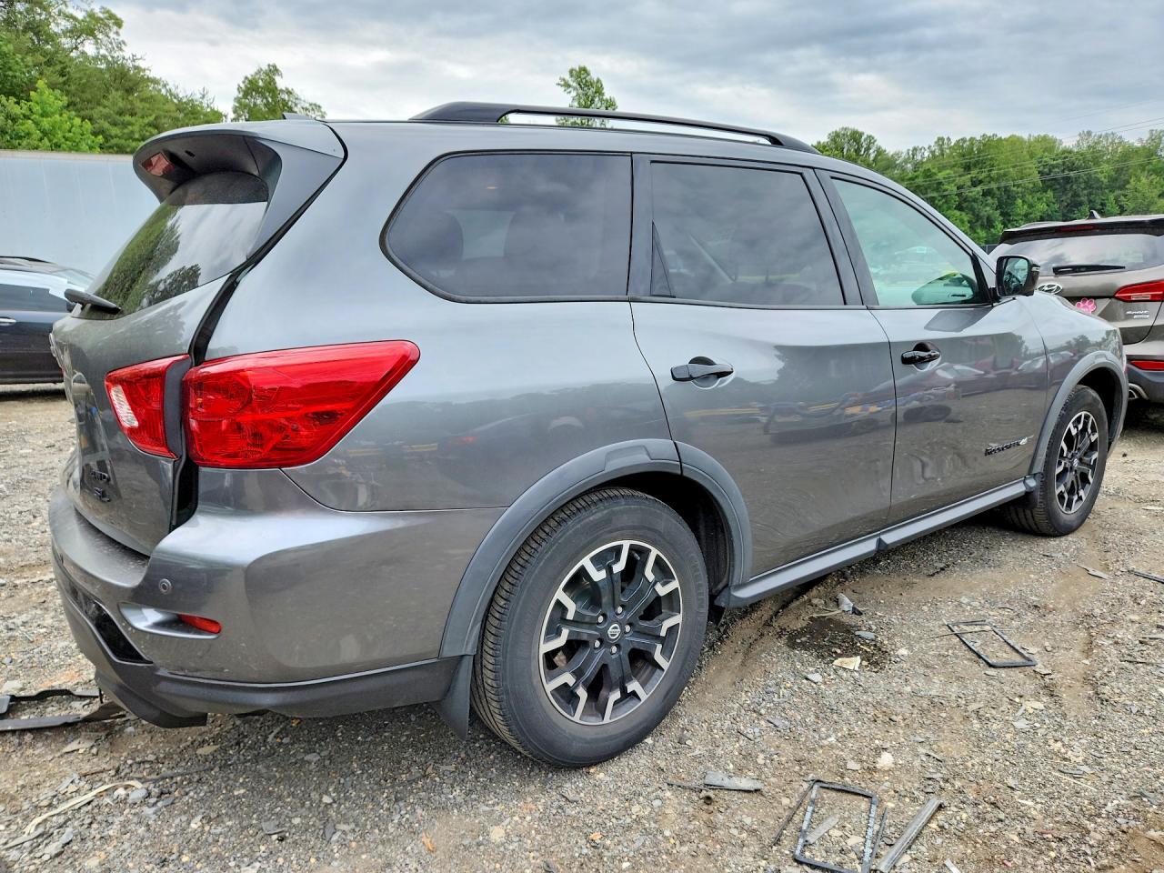 2020 Nissan Pathfinder Sl - Фото 3