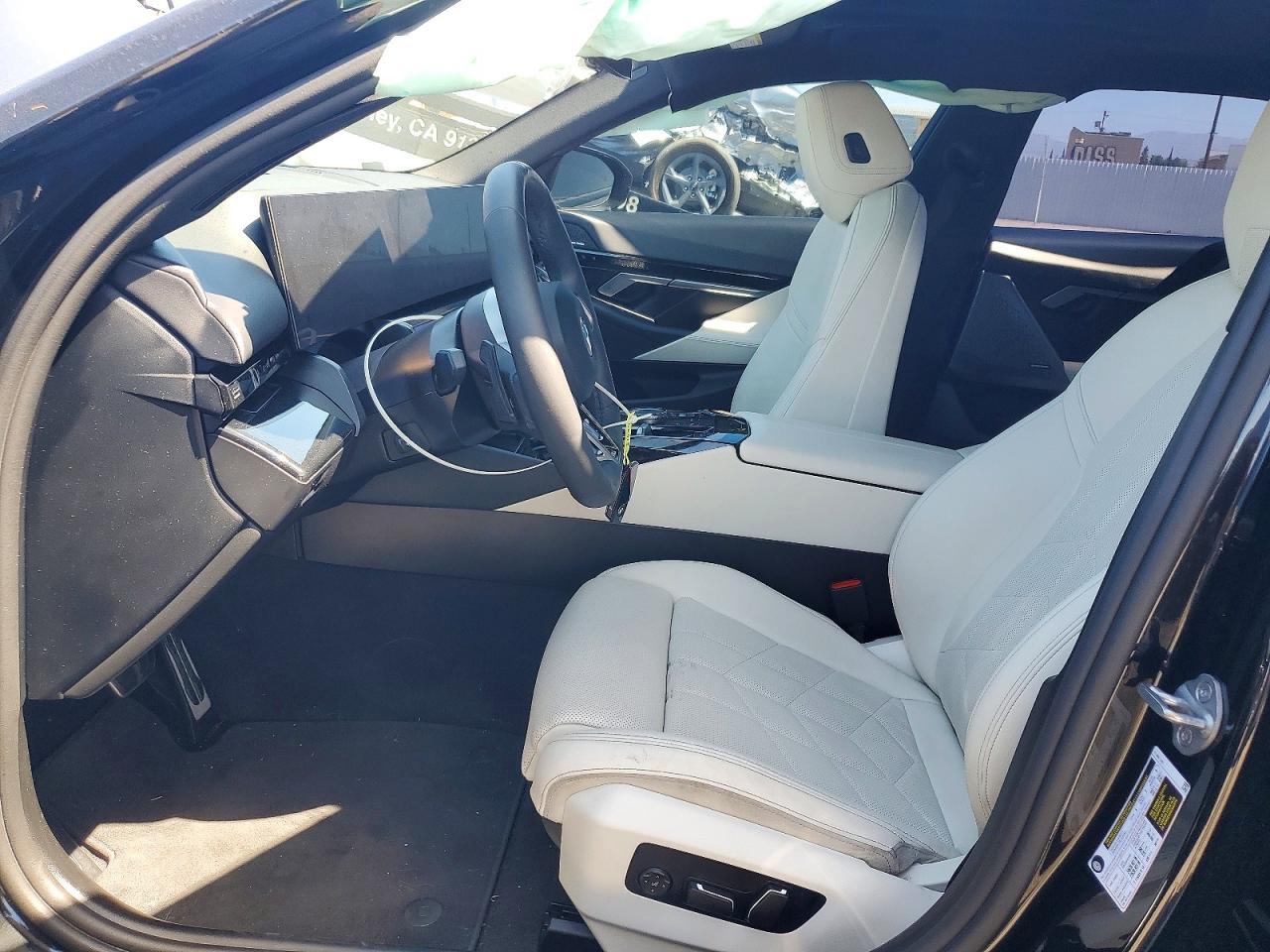 2024 BMW 530 I - Фото 7