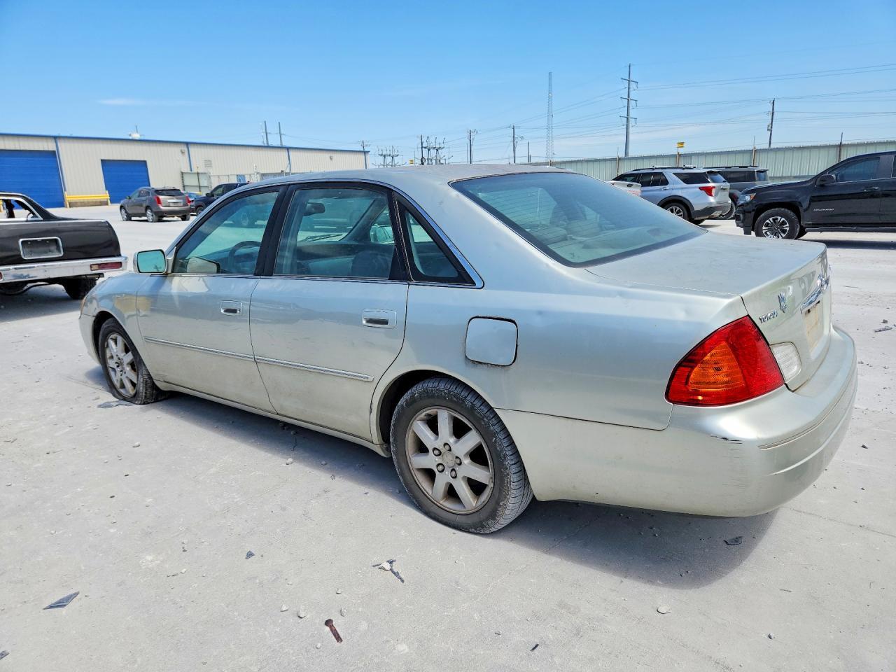 2002 Toyota Avalon Xls - Image 2