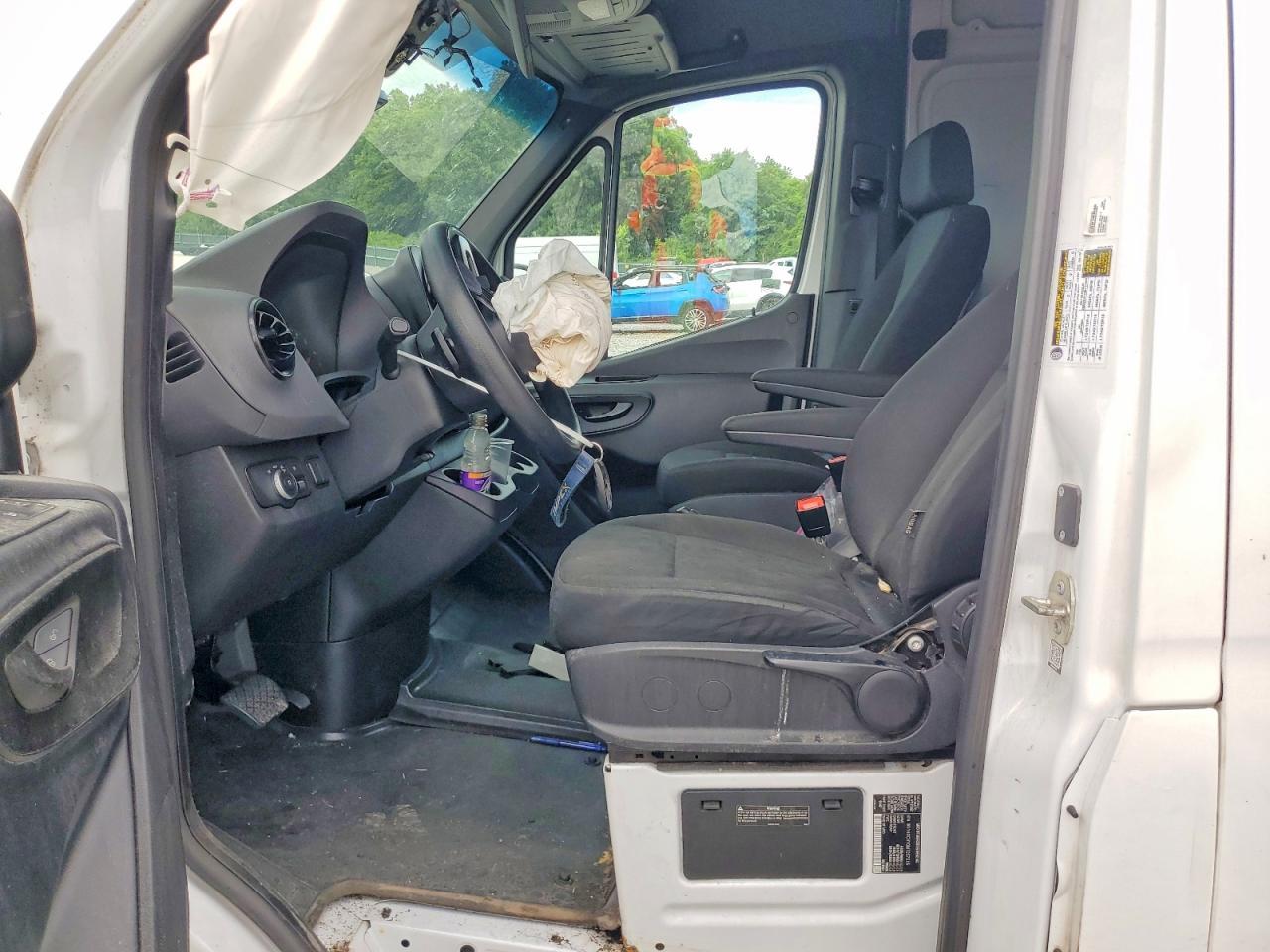 2021 Mercedes-Benz Sprinter 2500 - Image 7