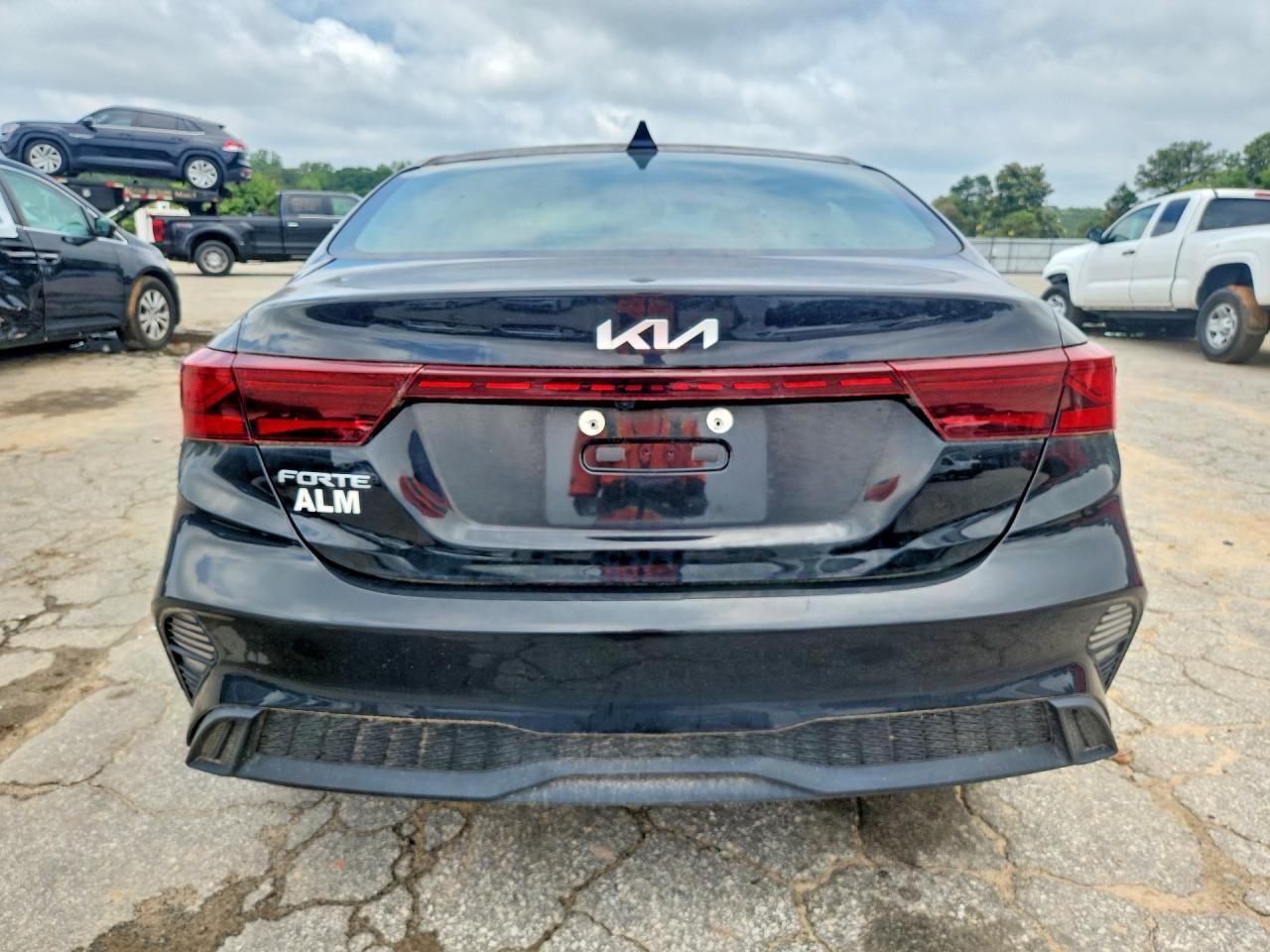 2022 Kia Forte Lxs - Image 6