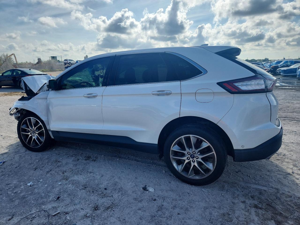 2015 Ford Edge Titanium - Фото 2