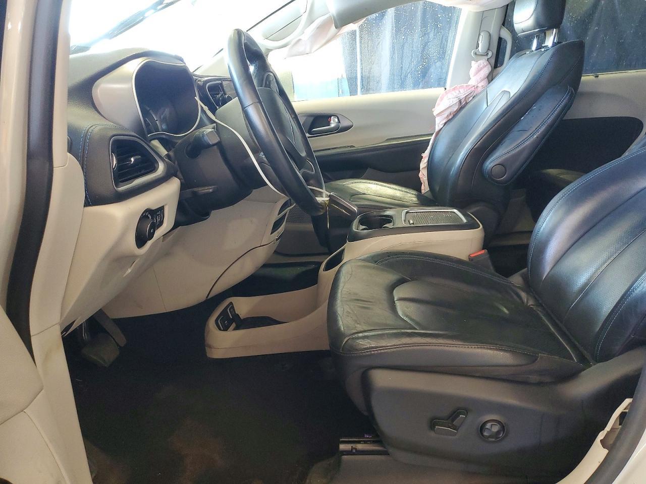 2021 Chrysler Pacifica Hybrid Touring L - Image 7