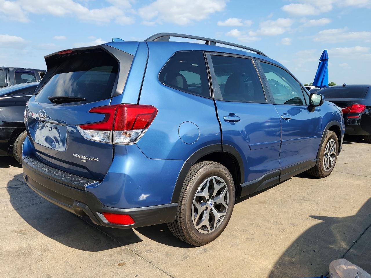 2020 Subaru Forester Premium - Image 3