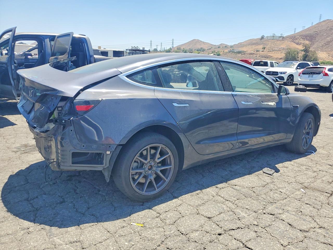 2018 Tesla Model 3 - Image 3