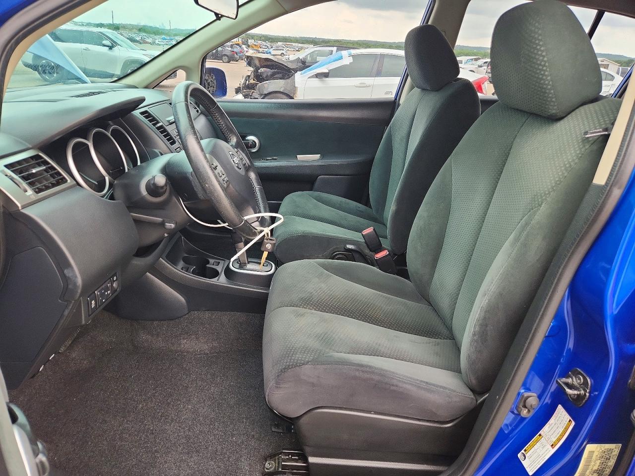 2012 Nissan Versa 1.8 S - Image 7