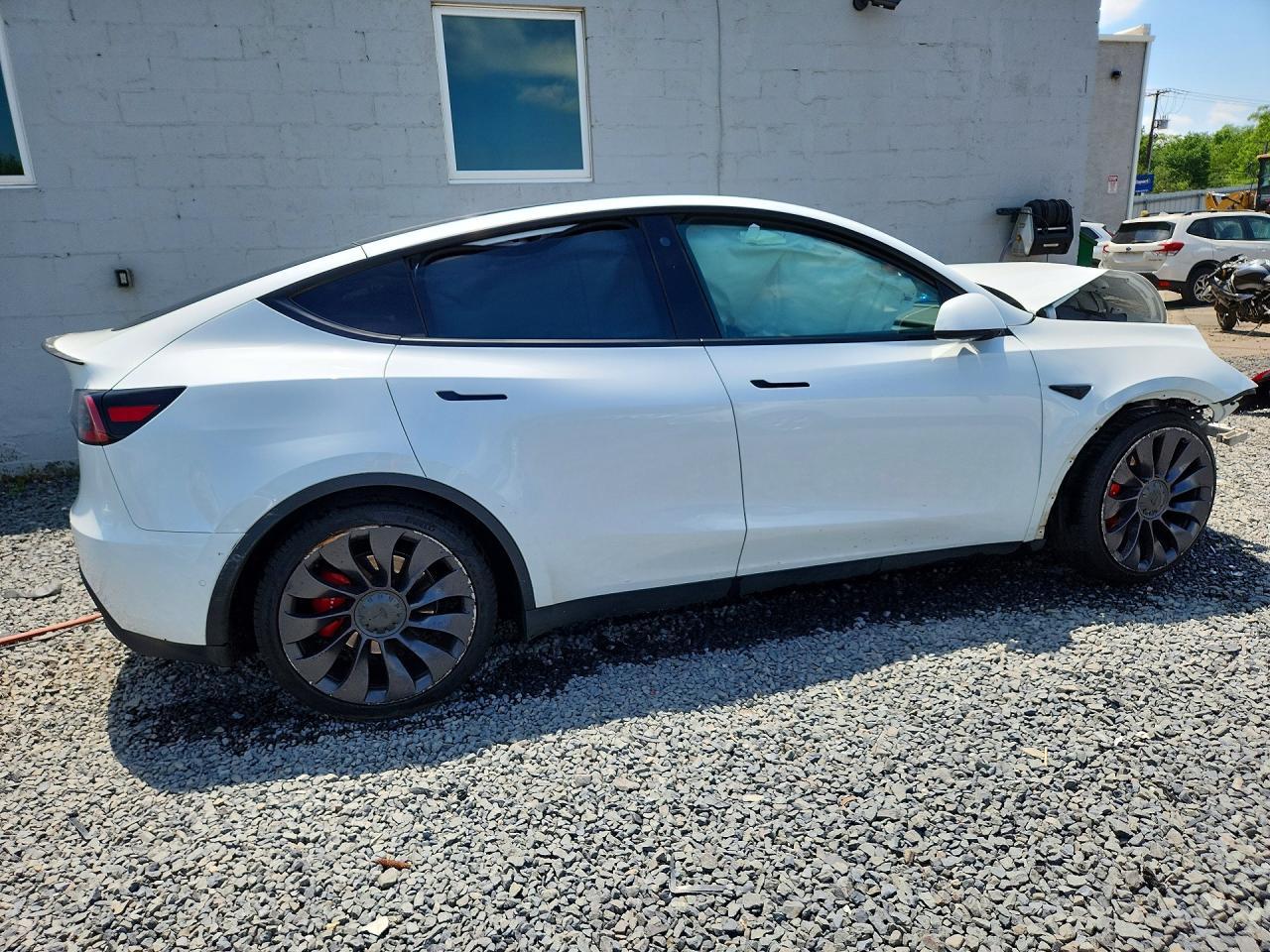 2022 Tesla Model Y - Image 3