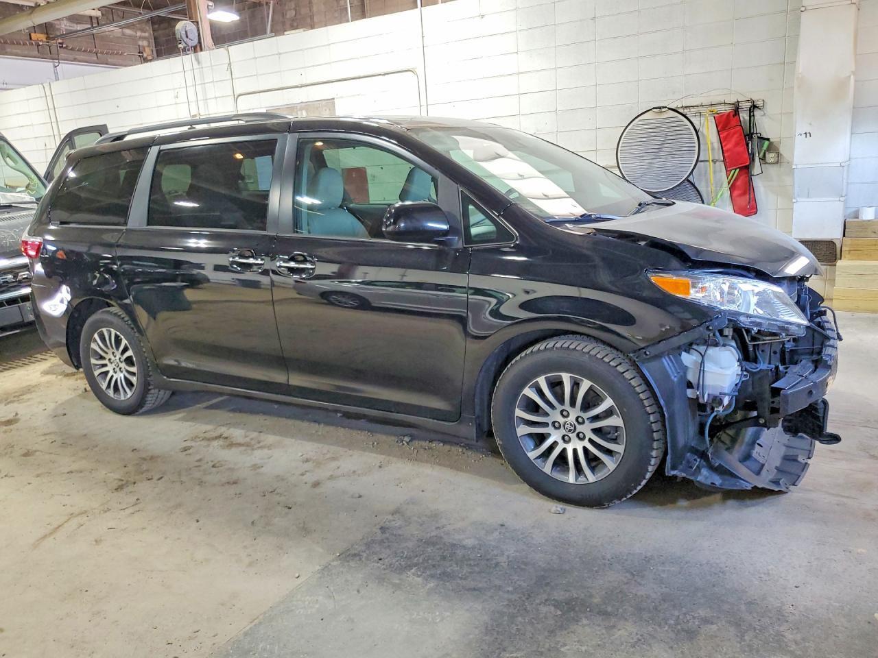 2020 Toyota Sienna - Фото 4