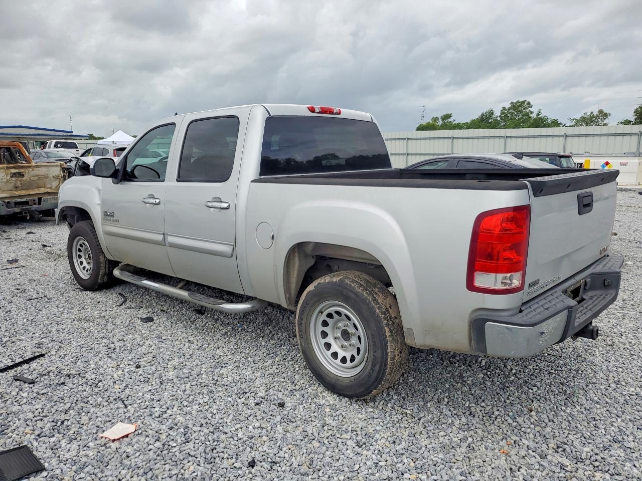 2013 GMC Sierra C1500 Sle - Image 2