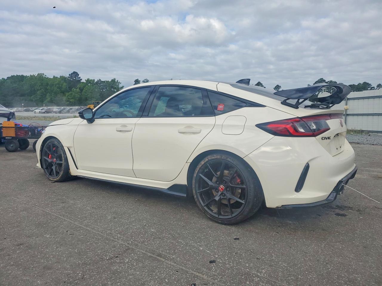 2025 Honda Civic Type-R - Image 2