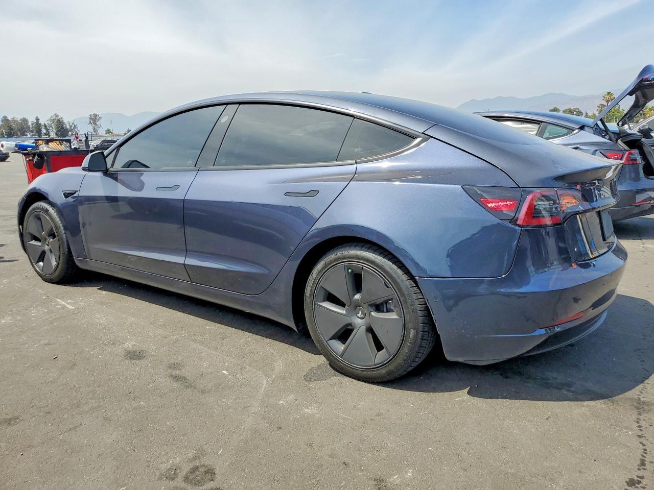 2022 Tesla Model 3 - Фото 2