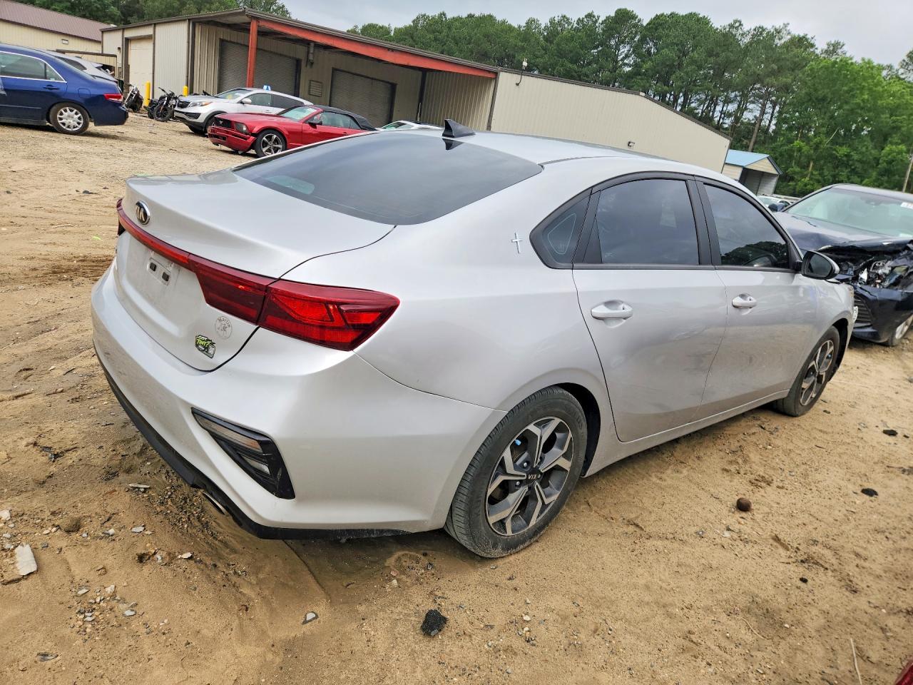 2021 Kia Forte Lxs - Image 3