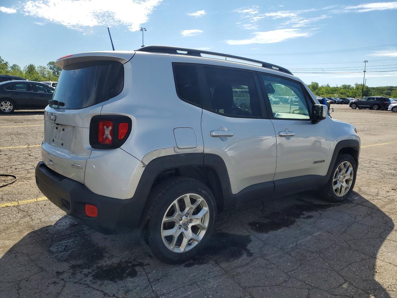 2018 Jeep Renegade Latitude - Image 3