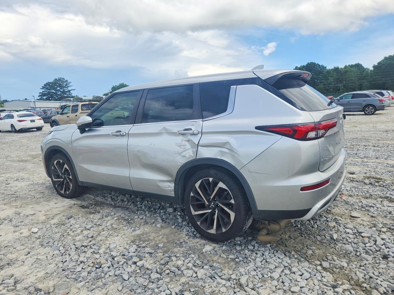 2022 Mitsubishi Outlander Se - Фото 2
