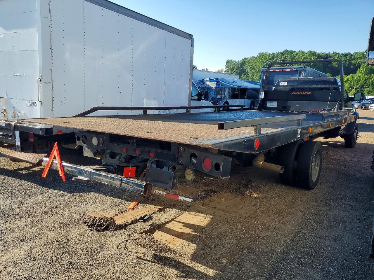 2018 Ram 5500 - Image 3