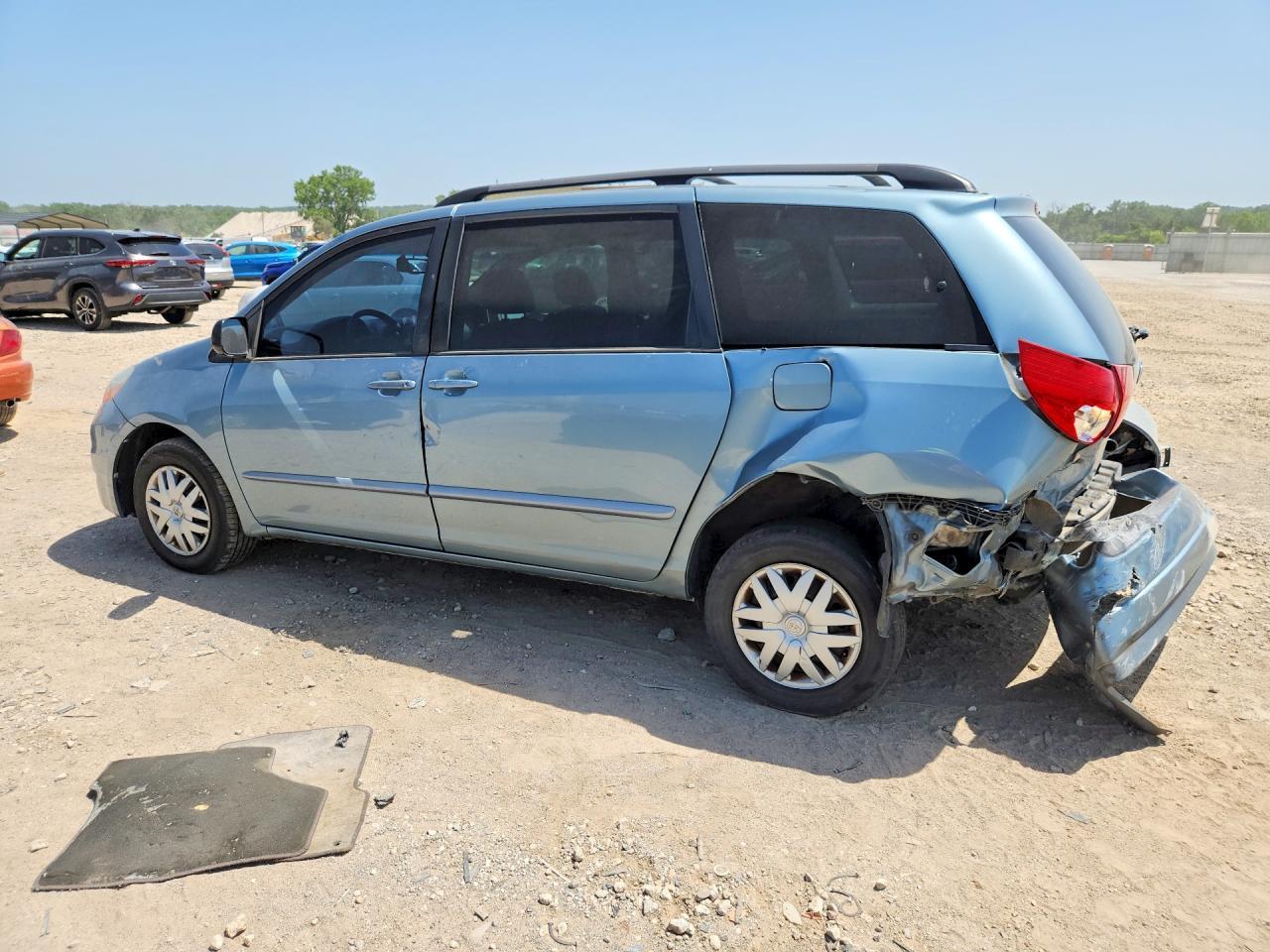 2008 Toyota Sienna - Image 2