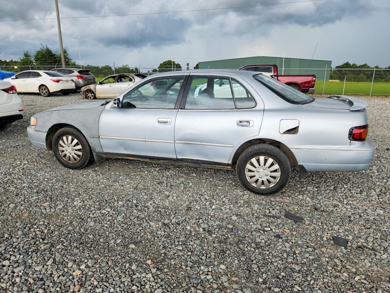 1995 Toyota Camry Le - Image 2