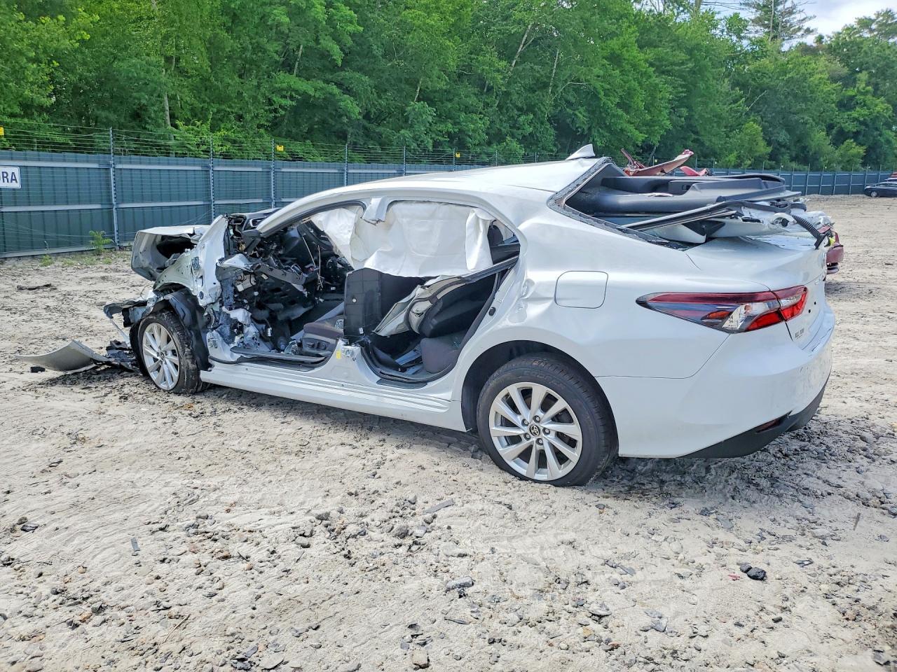 2023 Toyota Camry Le - Фото 2