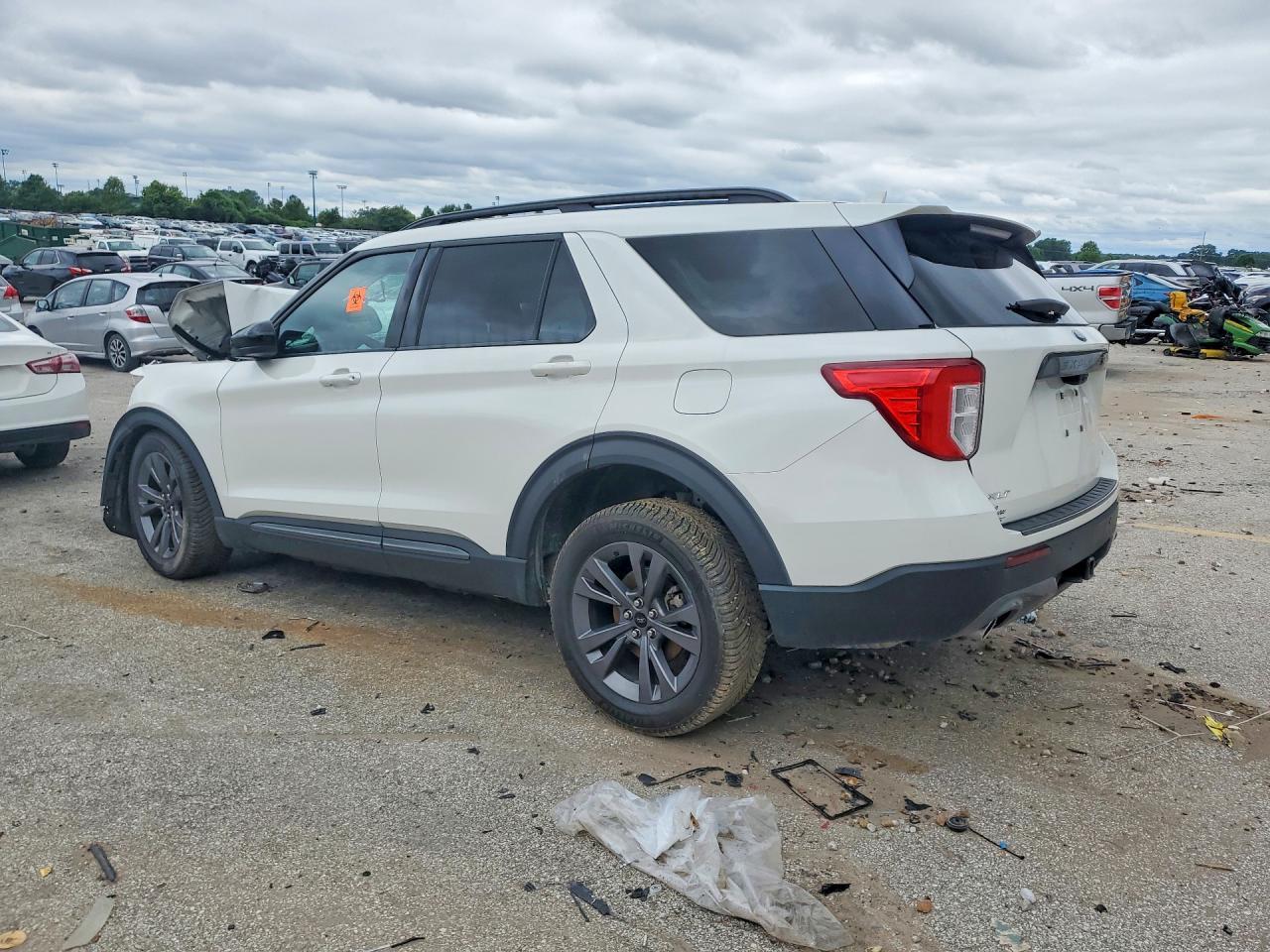 2023 Ford Explorer Xlt - Image 2
