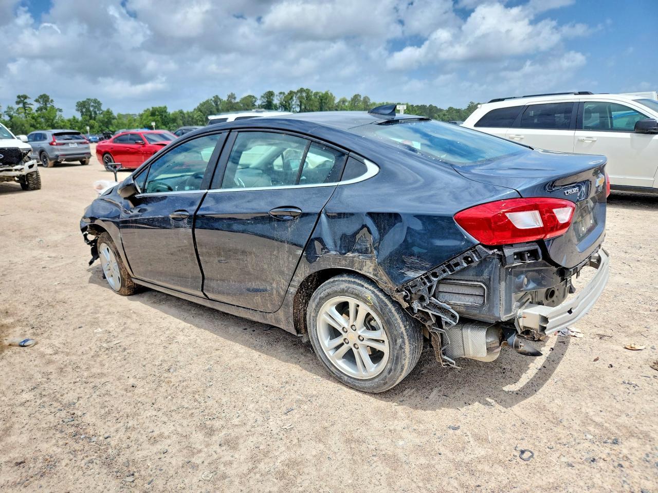 2017 Chevrolet Cruze Lt - Image 2