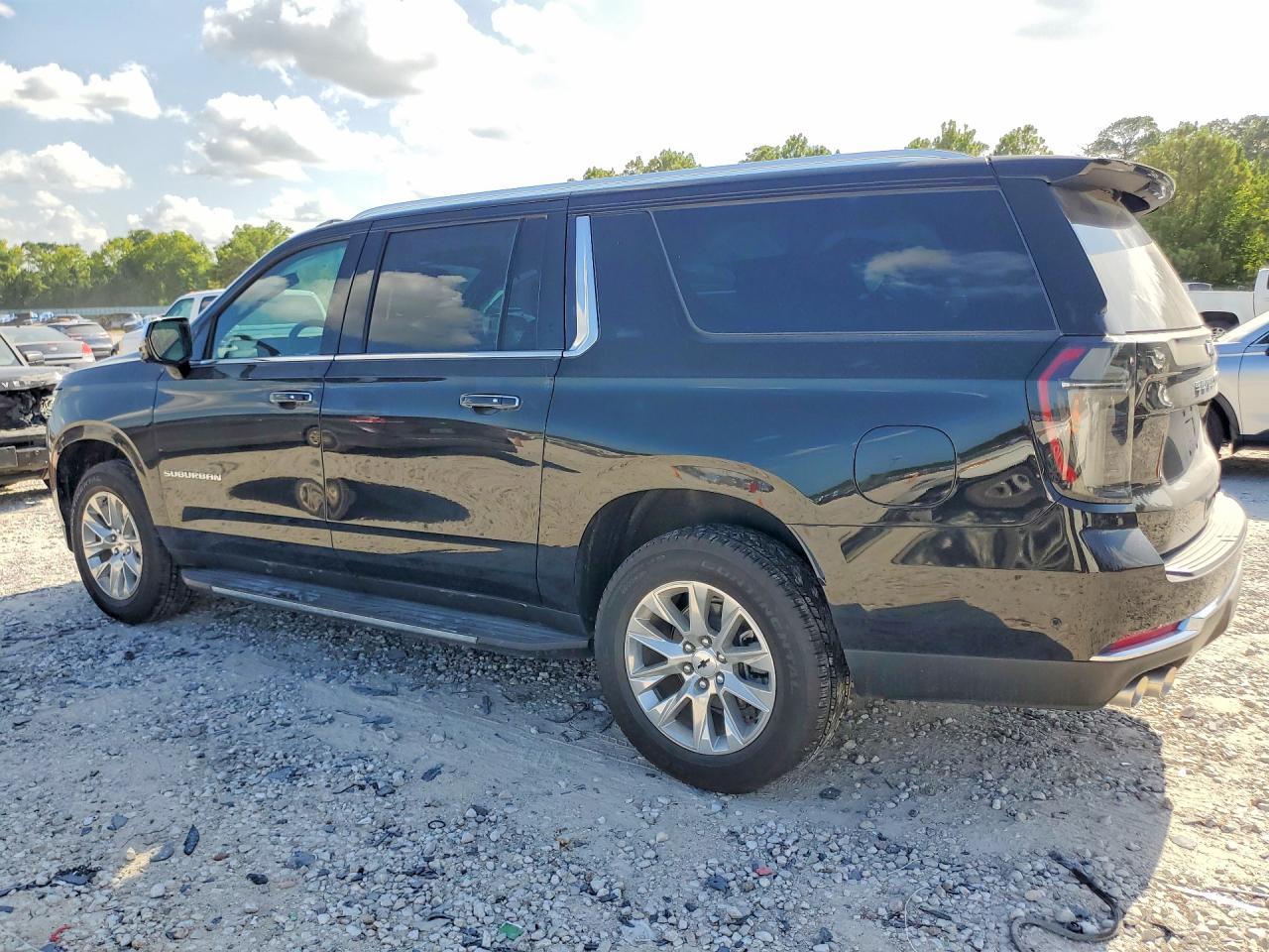 2026 Chevrolet Suburban C1500 Premier - Фото 2