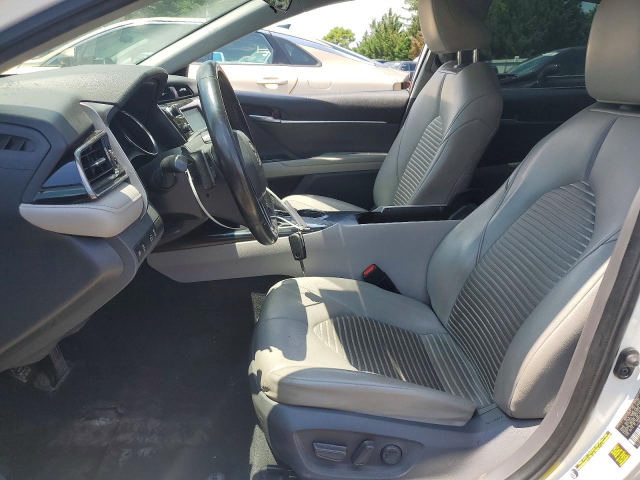 2020 Toyota Camry Se - Фото 7