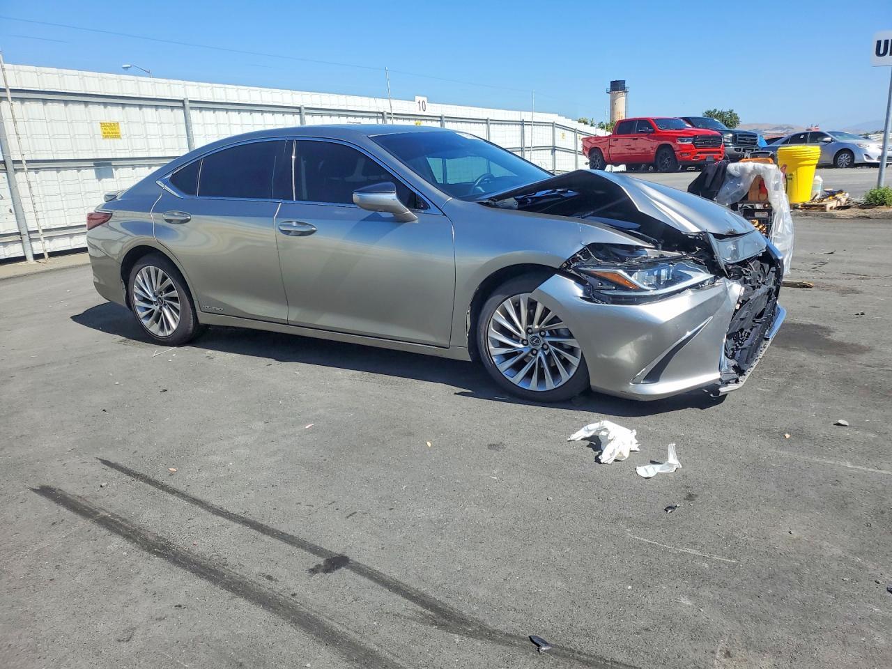 2019 Lexus Es 300H - Image 4