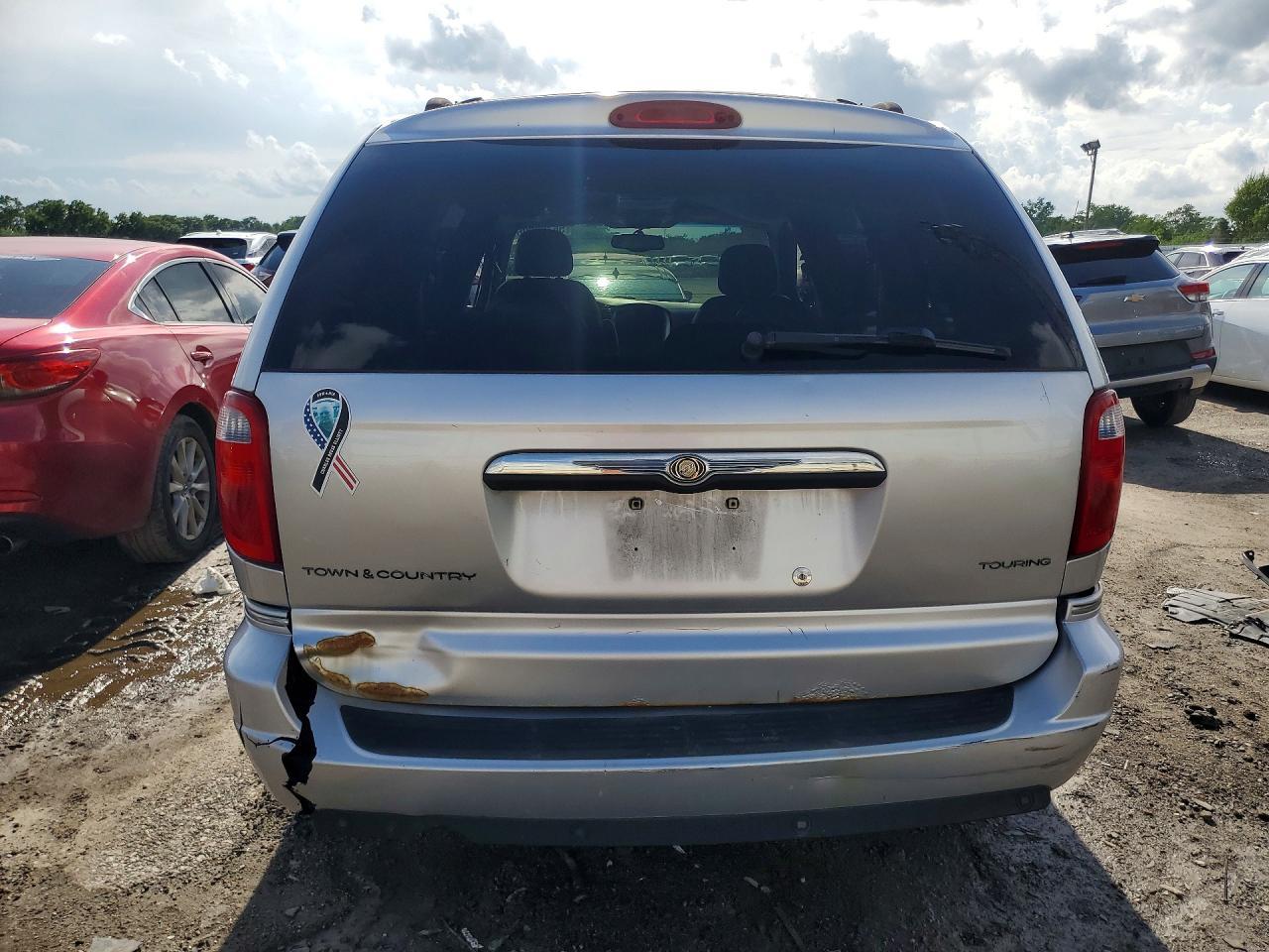 2007 Chrysler Town & Country Touring - Image 6