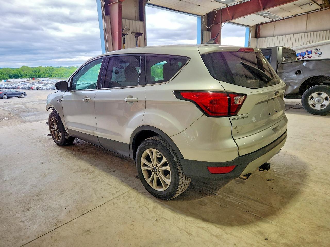 2019 Ford Escape Se - Фото 2