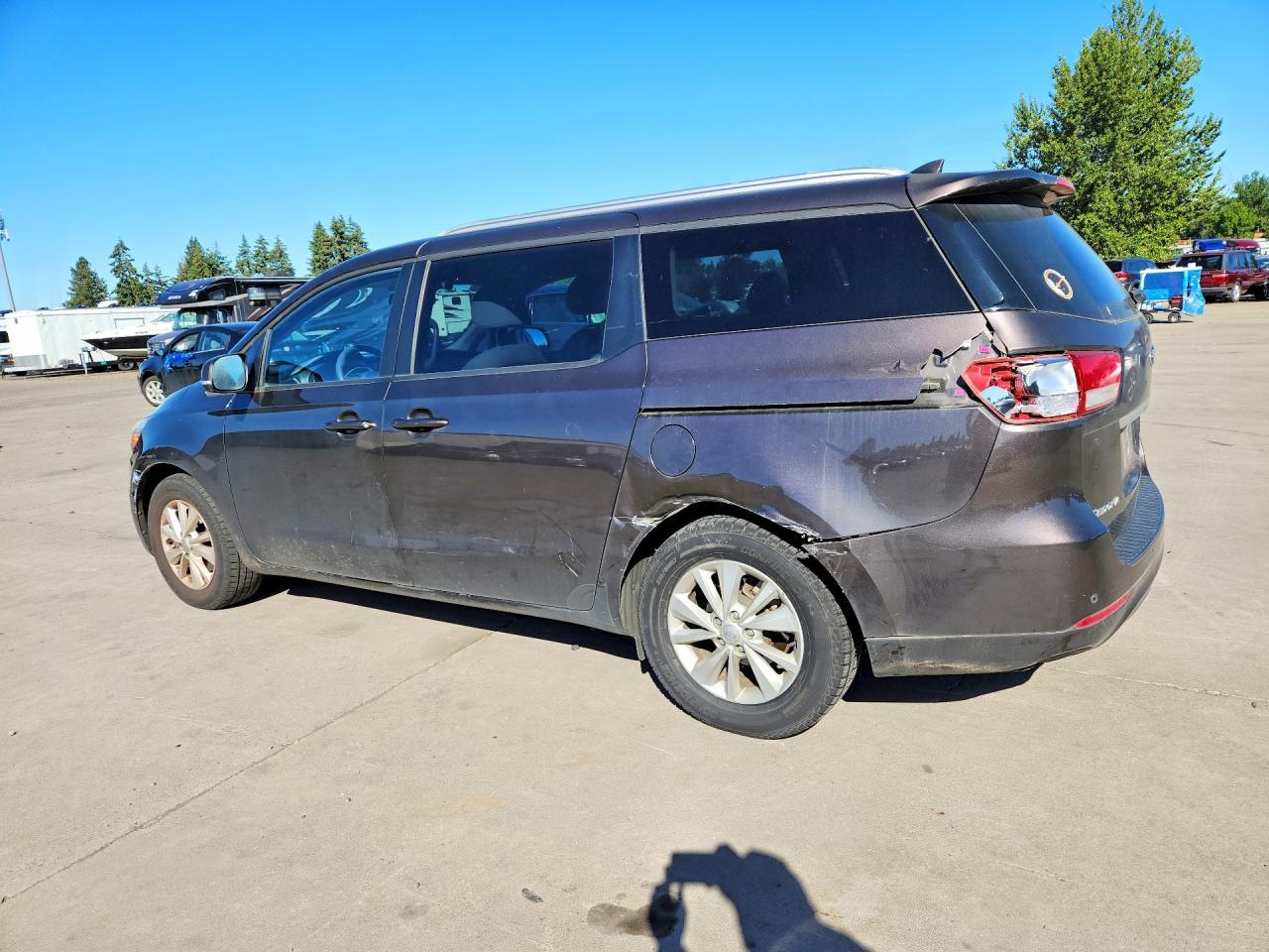 2016 Kia Sedona Lx - Image 2